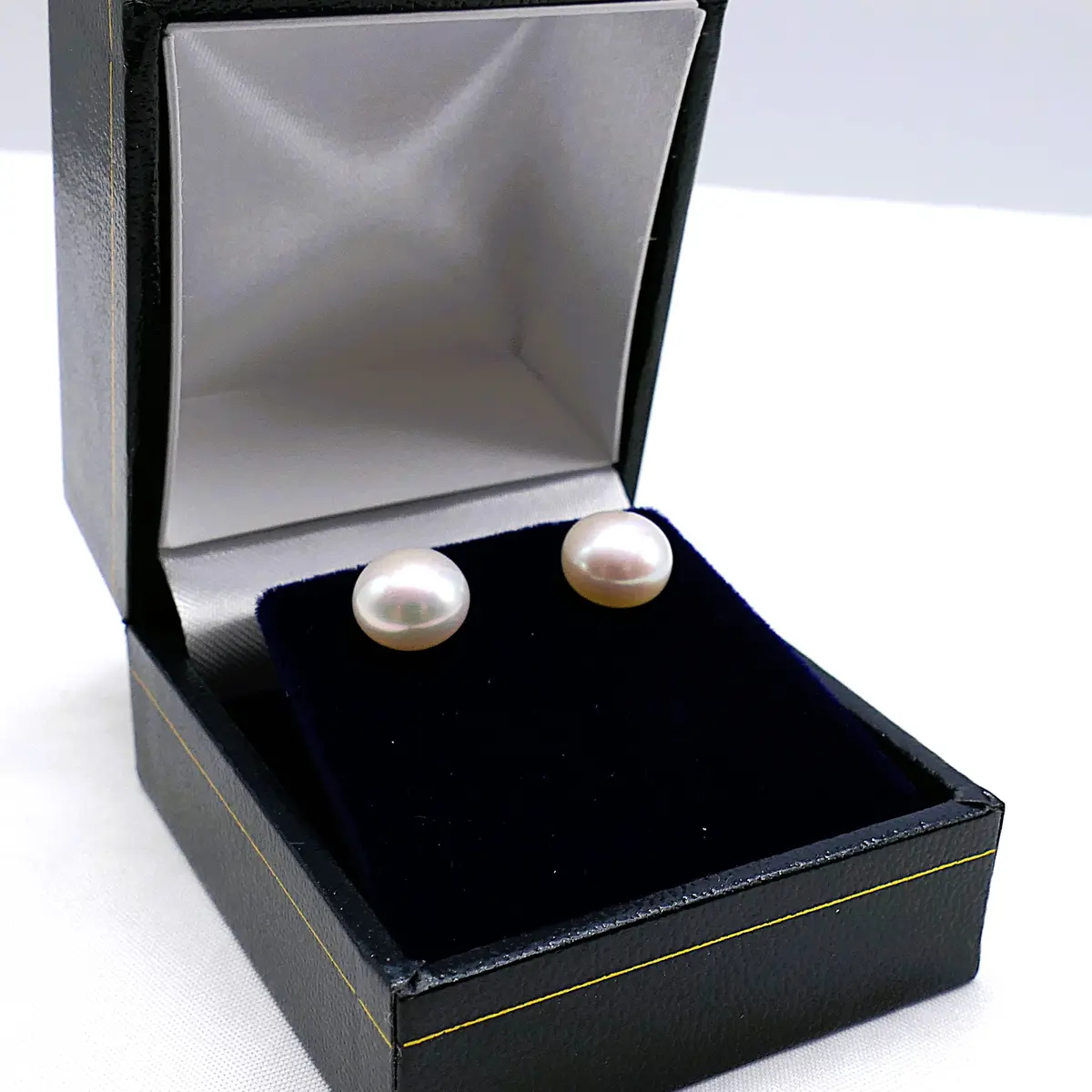 CULTURED PEARL STUDS.