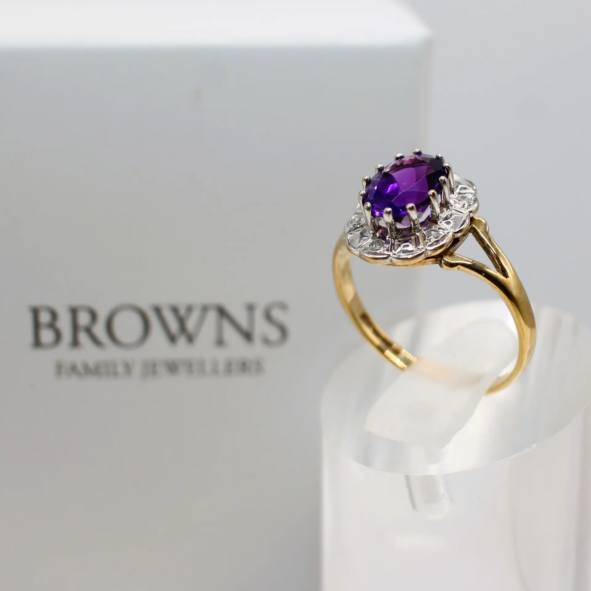 AMETHYST & DIAMOND RING.