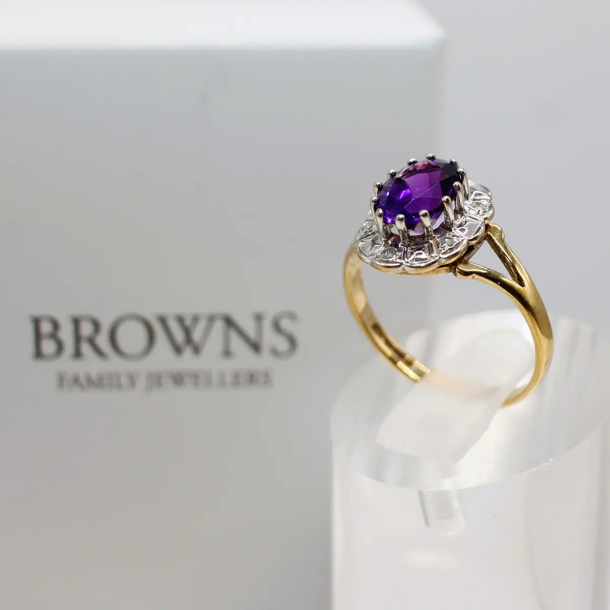 AMETHYST & DIAMOND RING.