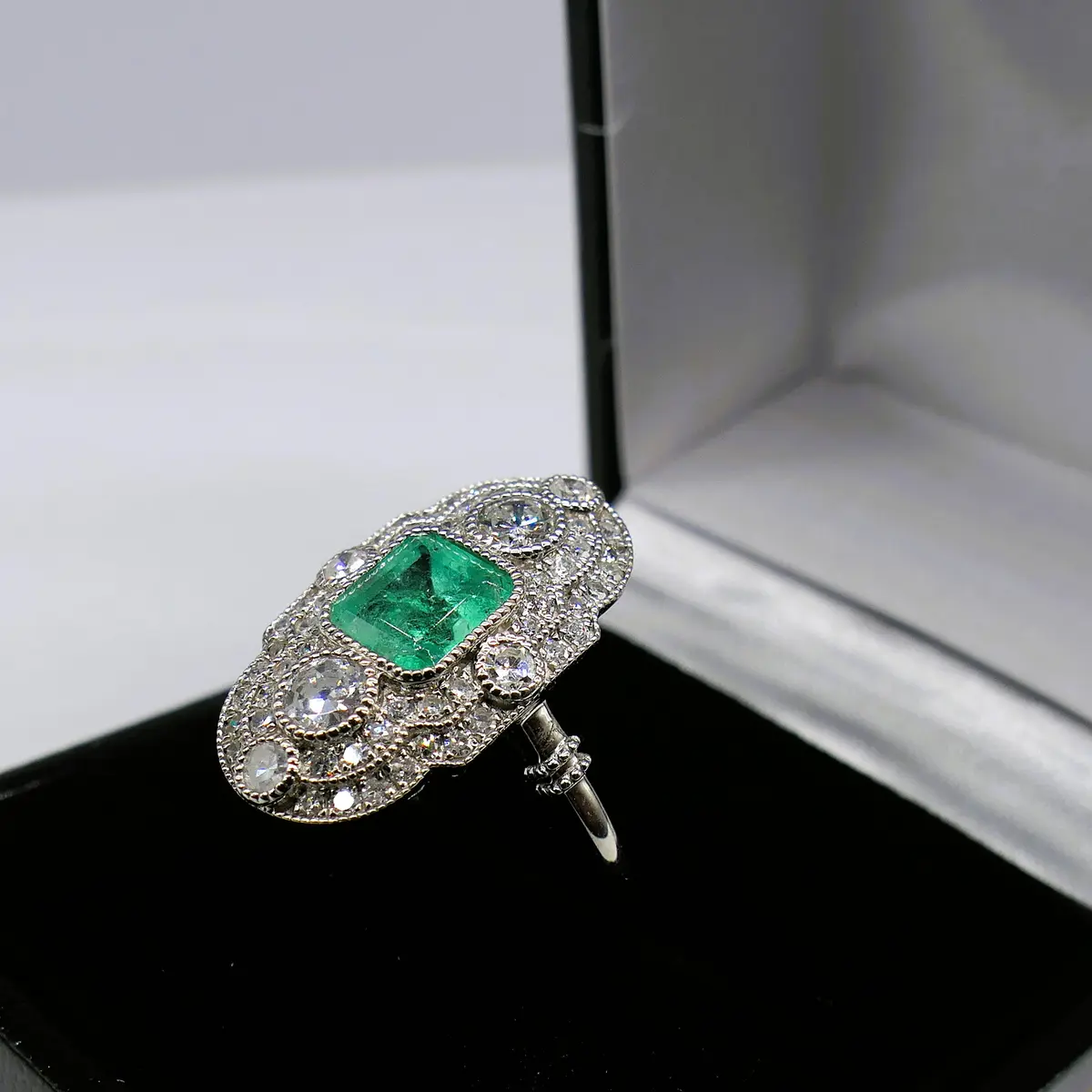 PLATINUM ART DECO STYLE PANEL RING.