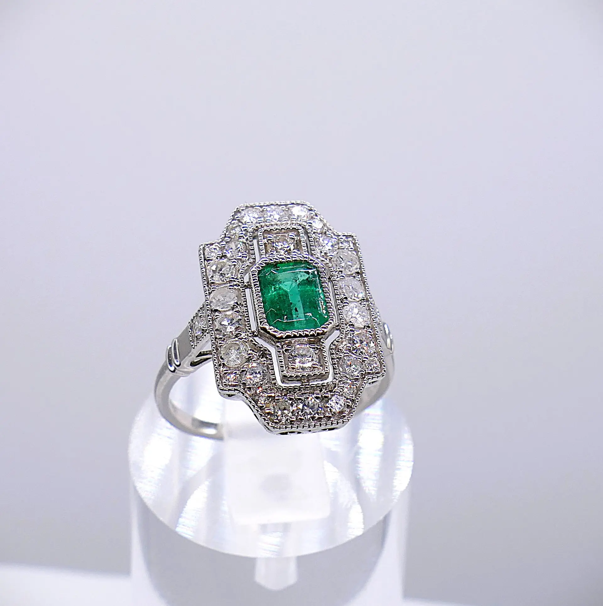 PLATINUM ART DECO STYLE PANEL RING.