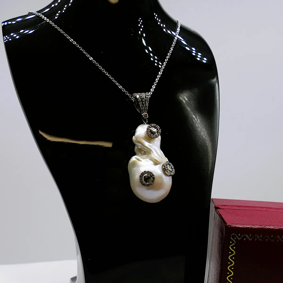 BAROQUE PEARL DIAMOND SET PENDANT.