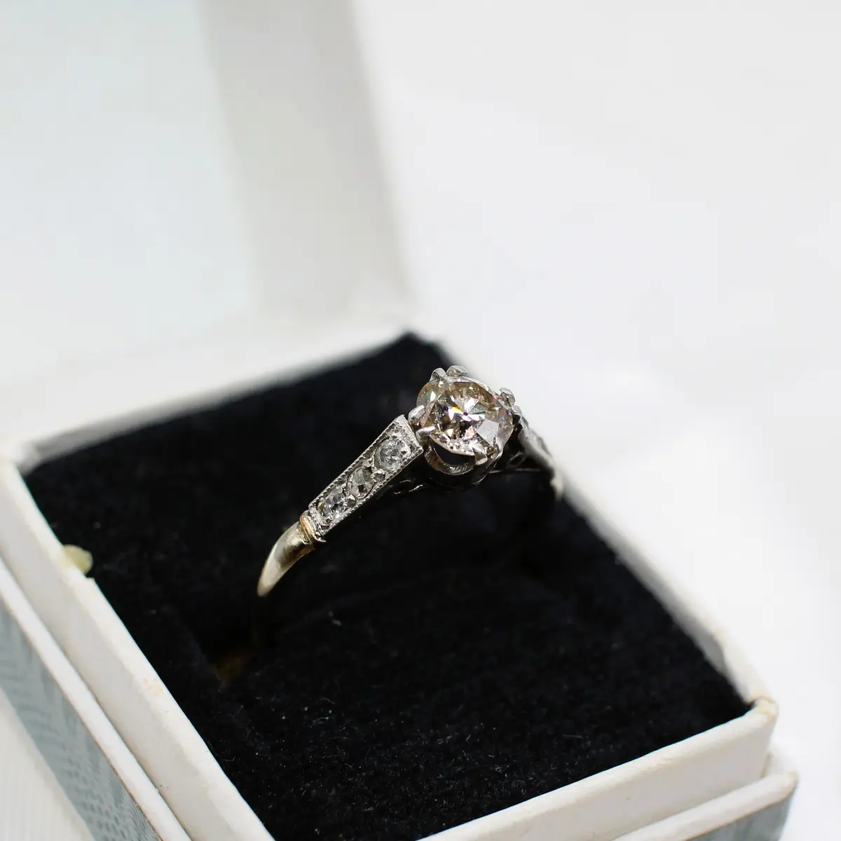 ANTIQUE OLD CUT DIAMOND SOLITAIRE RING.