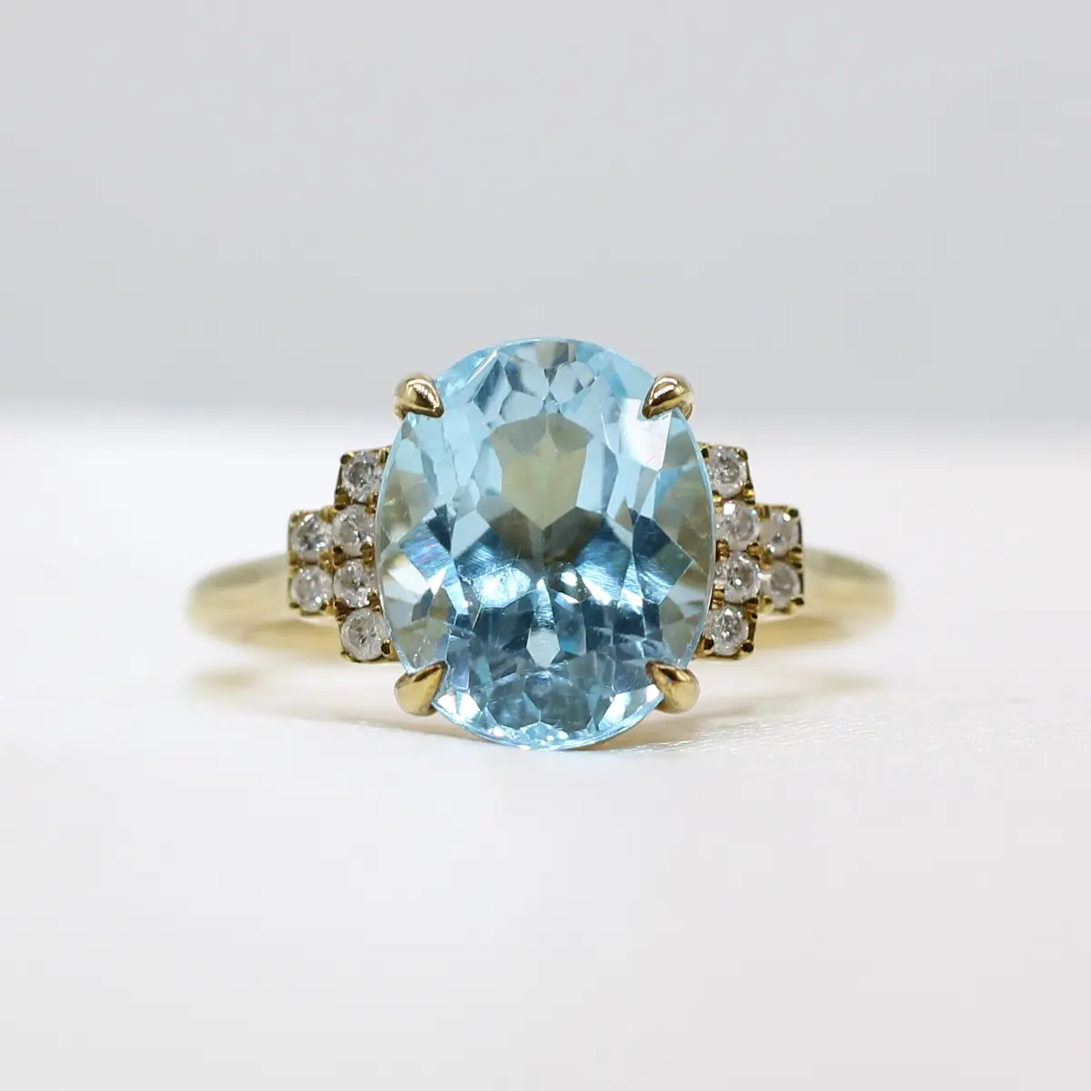 BLUE TOPAZ & DIAMOND RING.