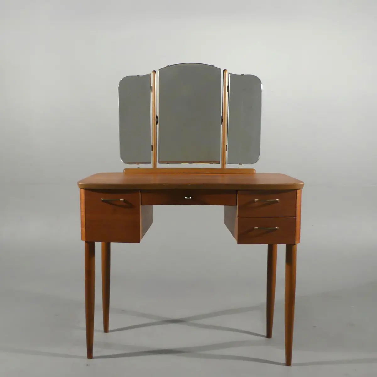 TOILETTBORD/SMINKBORD, Nybrofabriken Fröseke, 1900- talets mitt.