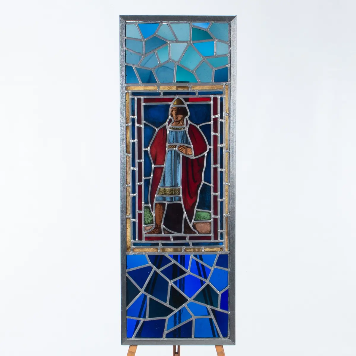 GLASFÖNSTER, blyinfattat och bemålat glas, möjligen kyrkfönster, 1900-tal.