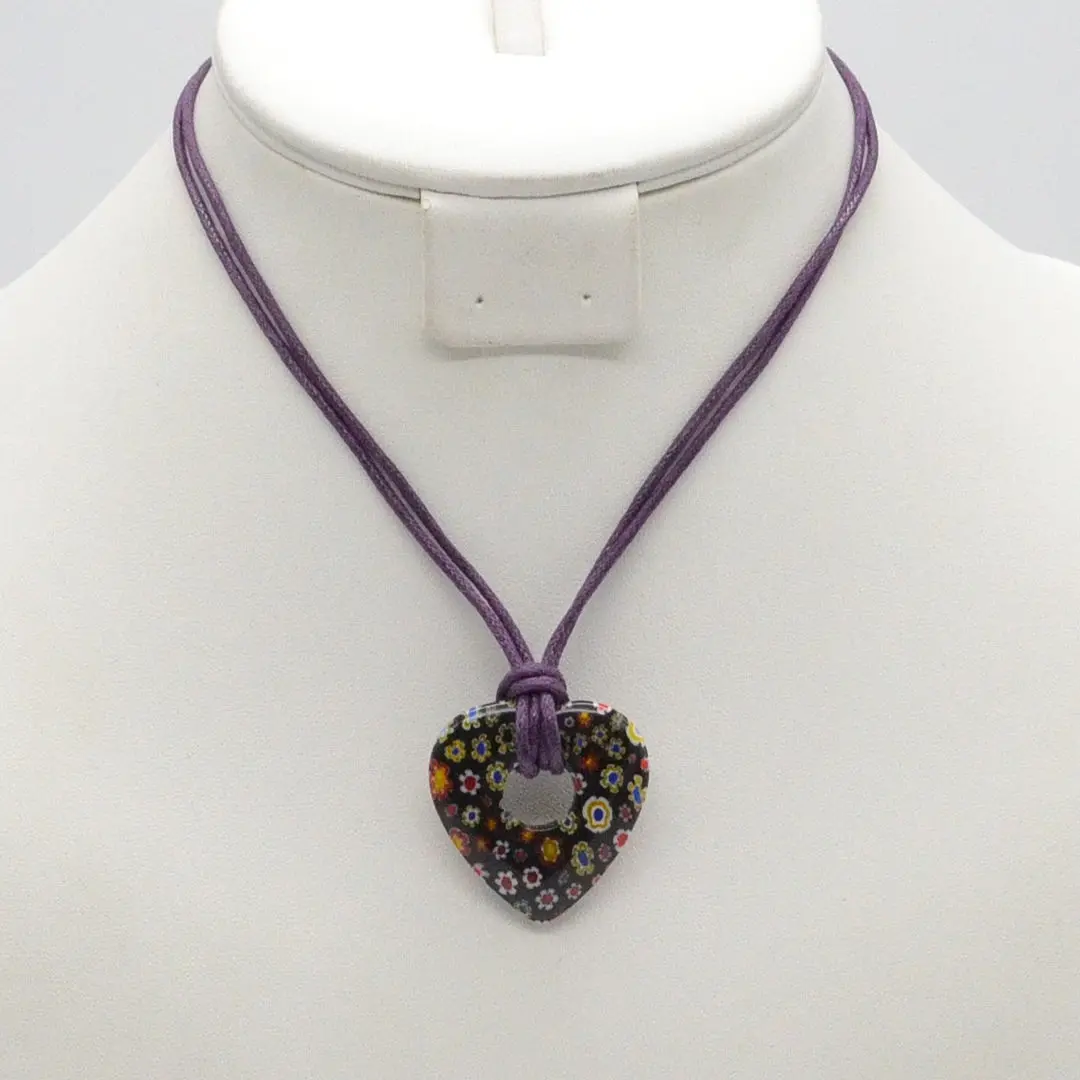 MURANO GLAS COLLIER, SCHWARZES HERZ MIT BUNTEN MILLEFIORI BLUMEN