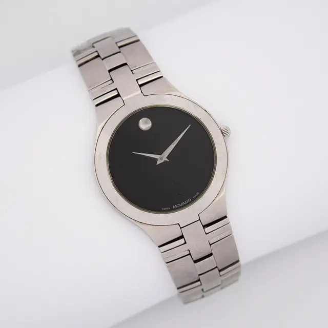 MOCADO JURO ARMBANDUHR, QUARTZWERK, EDELSTAHL MIT EINEM CHARAKTERISTISCHEN