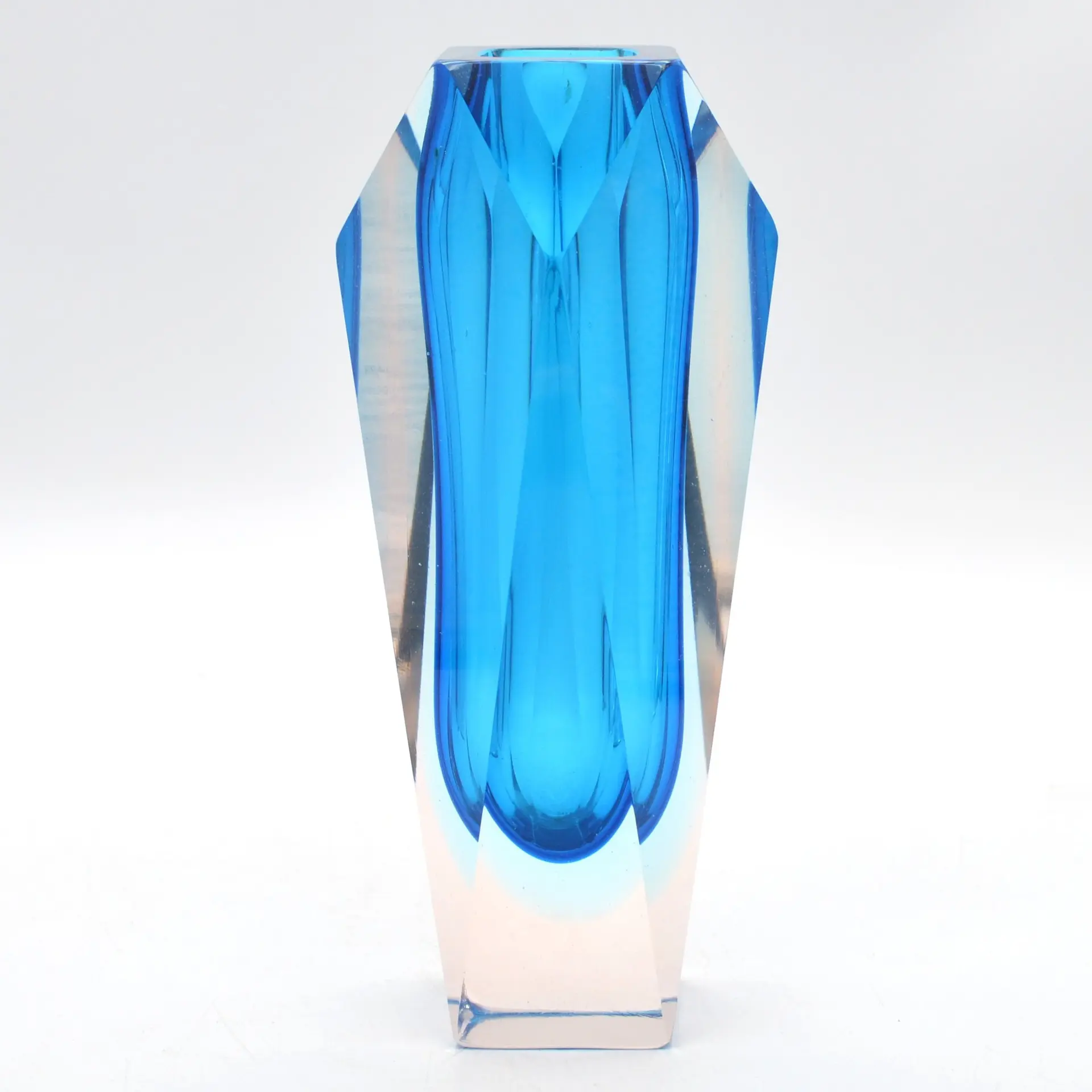 ALESSANDRO MANDRUZZATO. MURANO DESIGNERVASE, STUDIOGLAS, FACETTIERTE