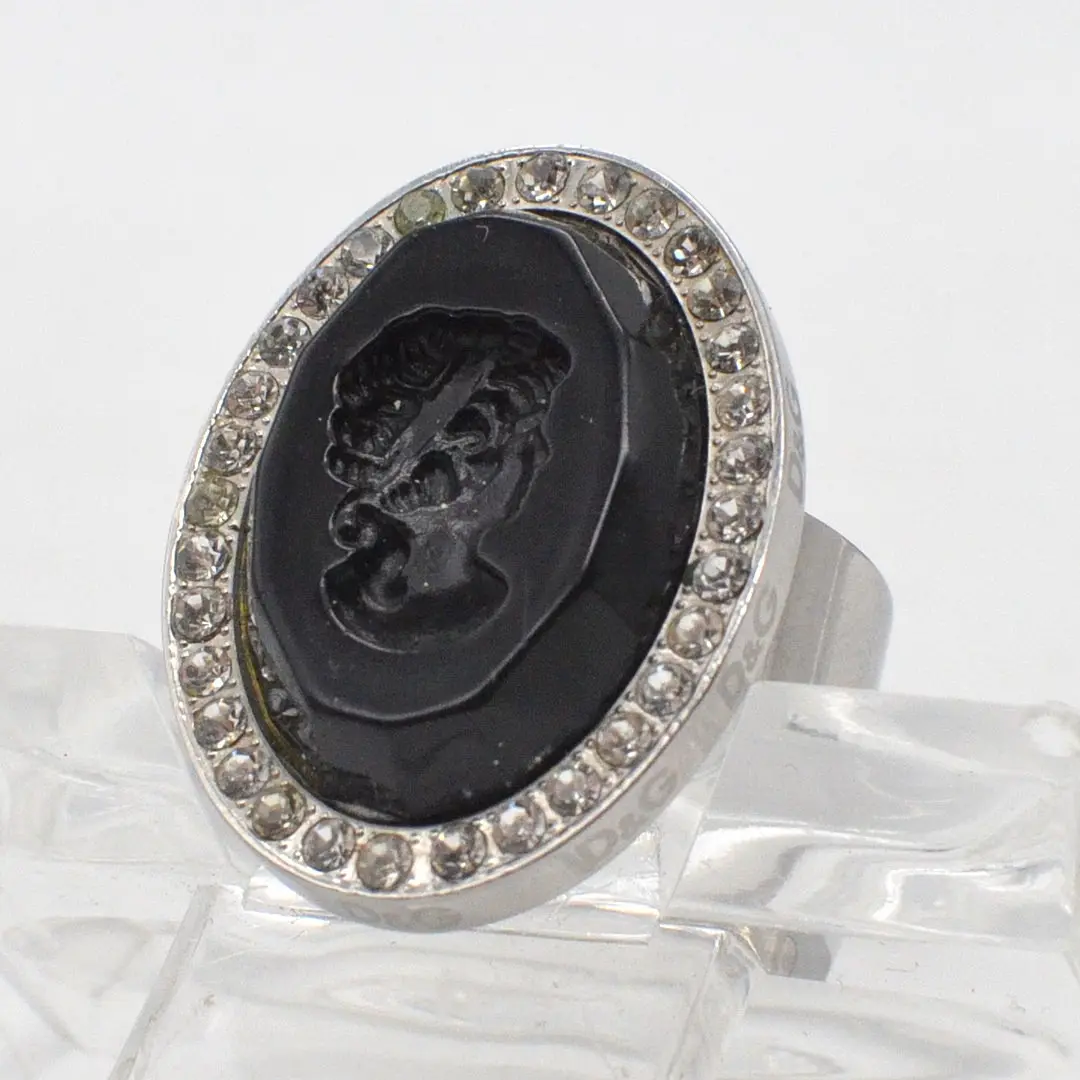 DOLCE & GABBANA, RING MIT KAMEE UND 32 ZIRKONEN, DAMENBÜSTE, NO. 17-18/