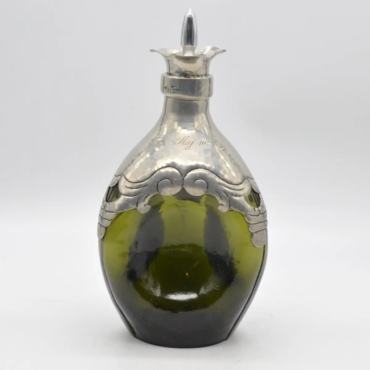 ART DECO KARAFFE MIT STÖPSEL, ZINN AUF GLAS, DESIGNER, HANDGEMACHT