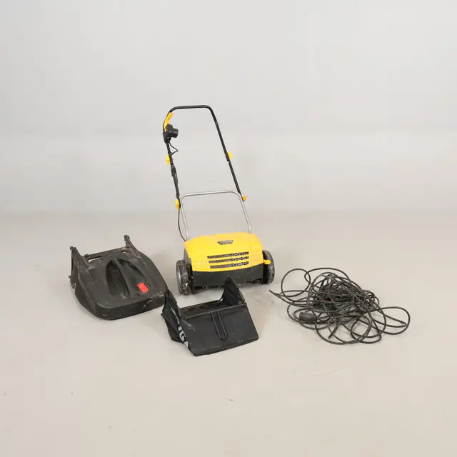 GRÄSKLIPPARE Stiga elektrisk med uppsamlare.