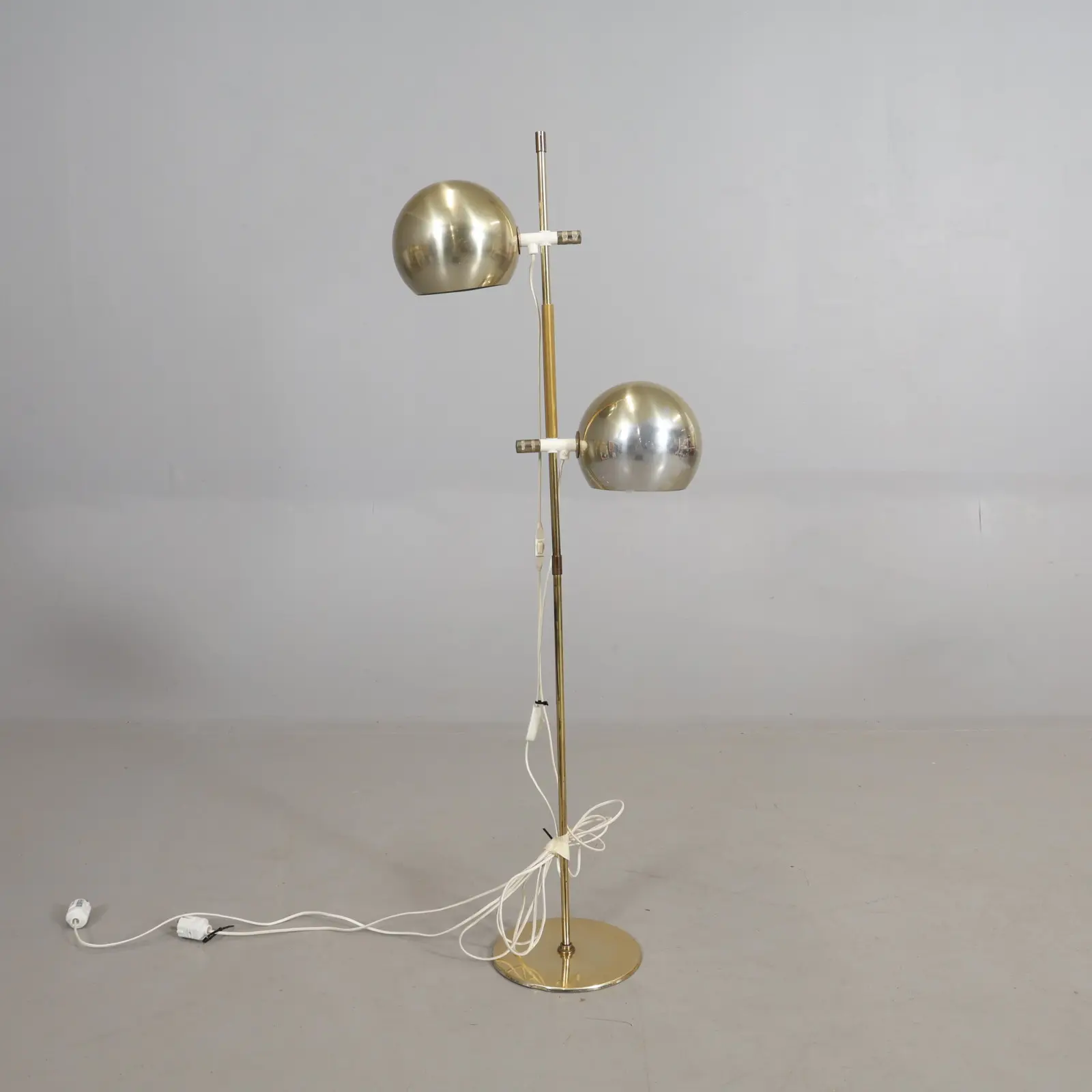 GOLVLAMPA 1900-talets andra hälft , Hemi klot, Lyktan Bankeryd.