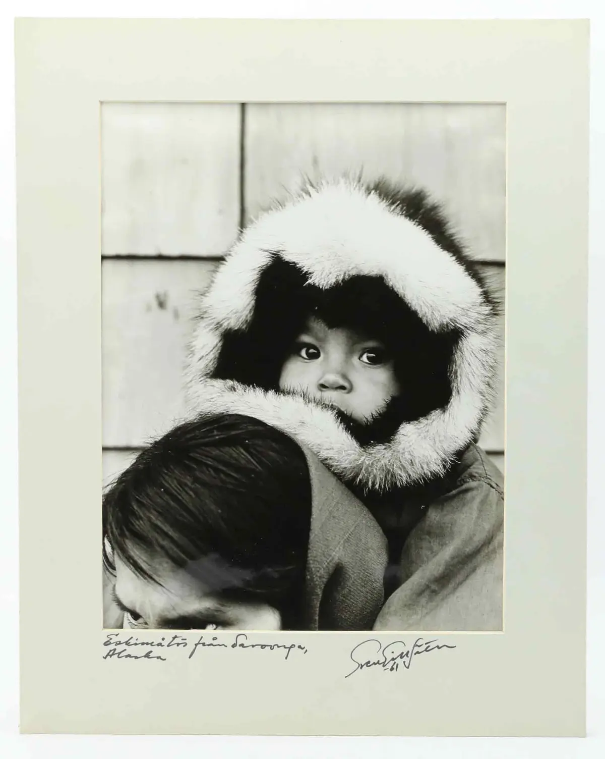 SVEN GILLSÄTER (1921-2001). Fotografi, "Eskimåtös från Savoonpa, Alaska"