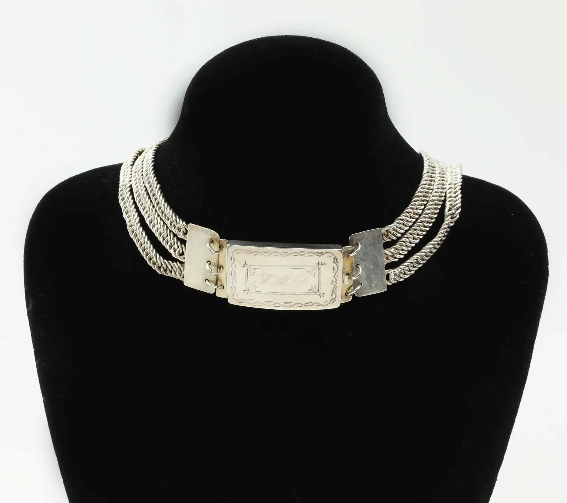 JOHAN AXEL ÖBERG. halslås/dräktsmycke, silver, Hudiksvall, 1945.