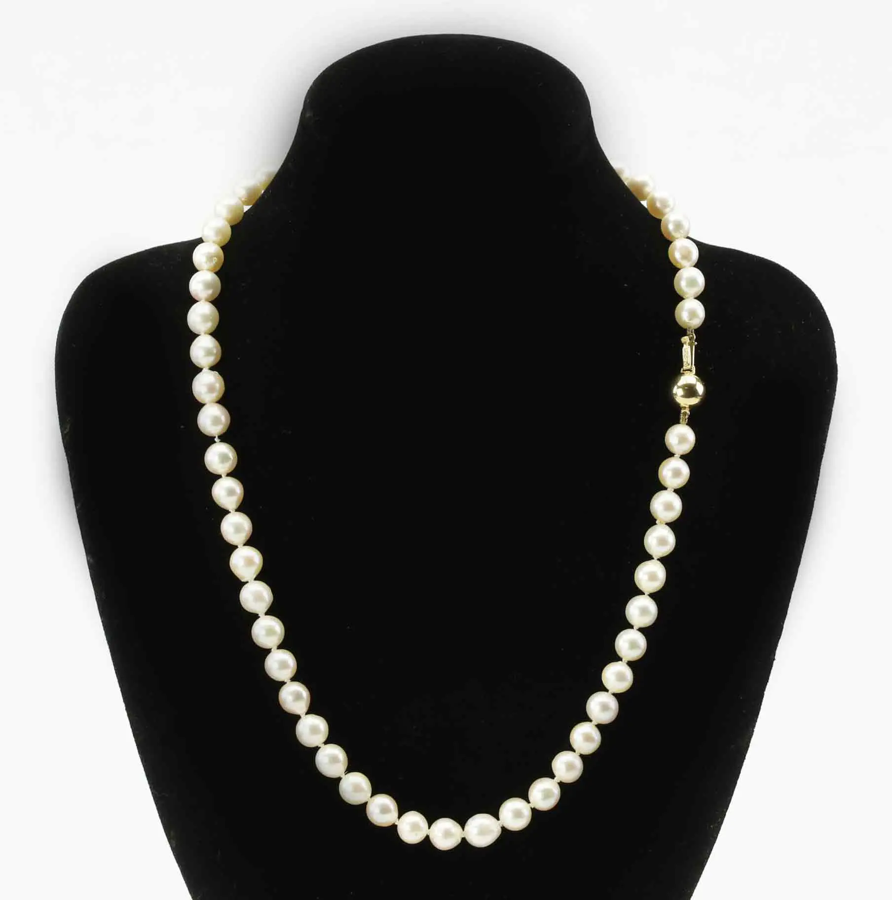 PÄRLCOLLIER, lås i Guld 18K, odlade pärlor, 1900-talets slut.