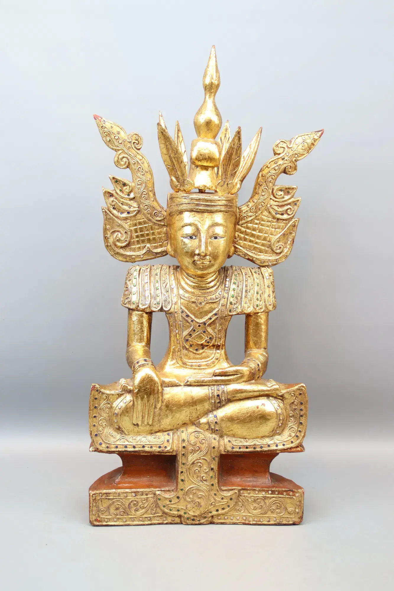 Buddha, scultura, legno dorato.