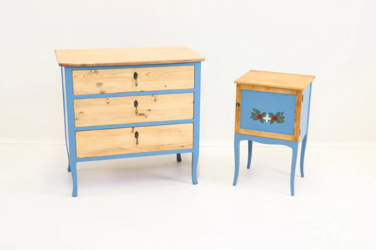 Comò e comodini, legno.
