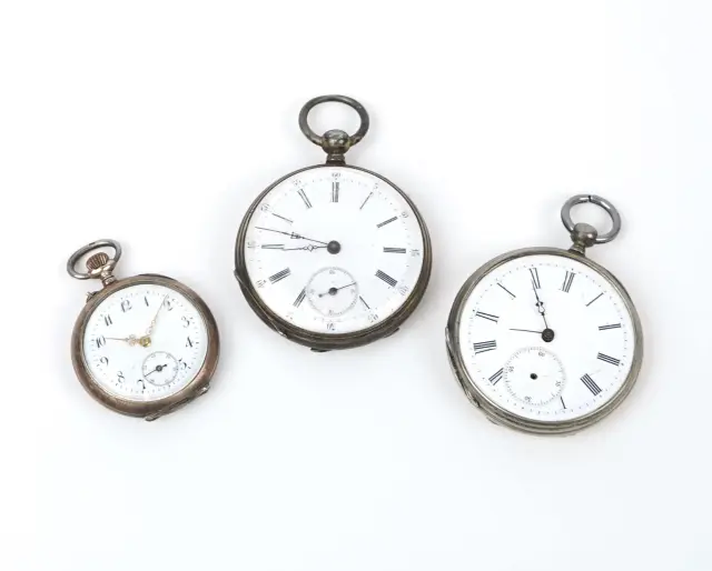 Orologi da tasca, 3 pezzi, non completi, il più piccolo in argento.