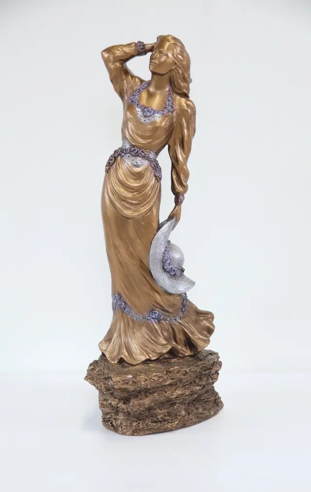 Alice Heath, una scultura, ceramica, firmata.