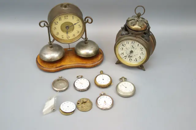 Orologi da tasca e sveglie, un lotto, orologi da tasca in parte d'argento.