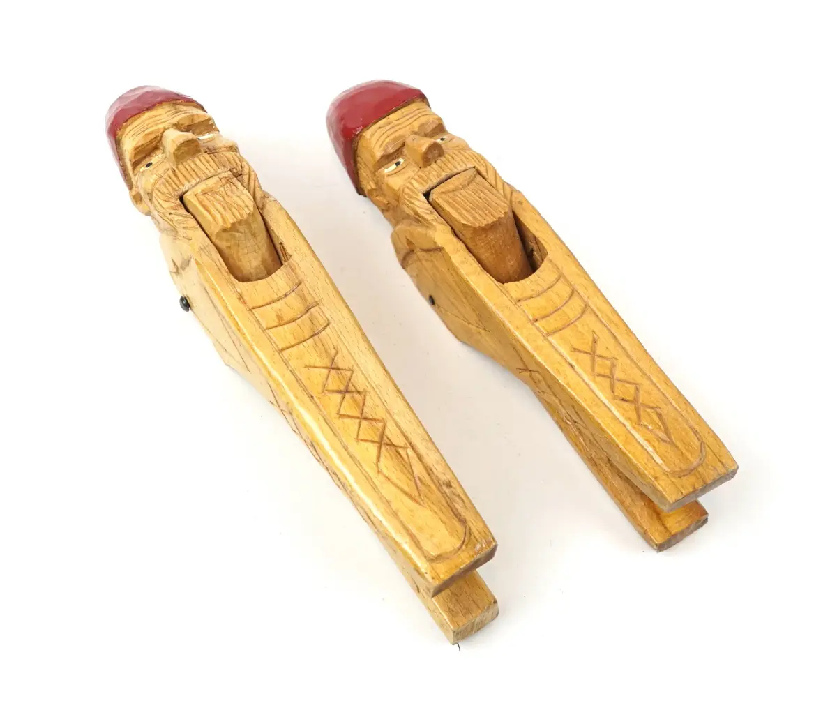 Schiaccianoci, 2 pezzi, in legno.