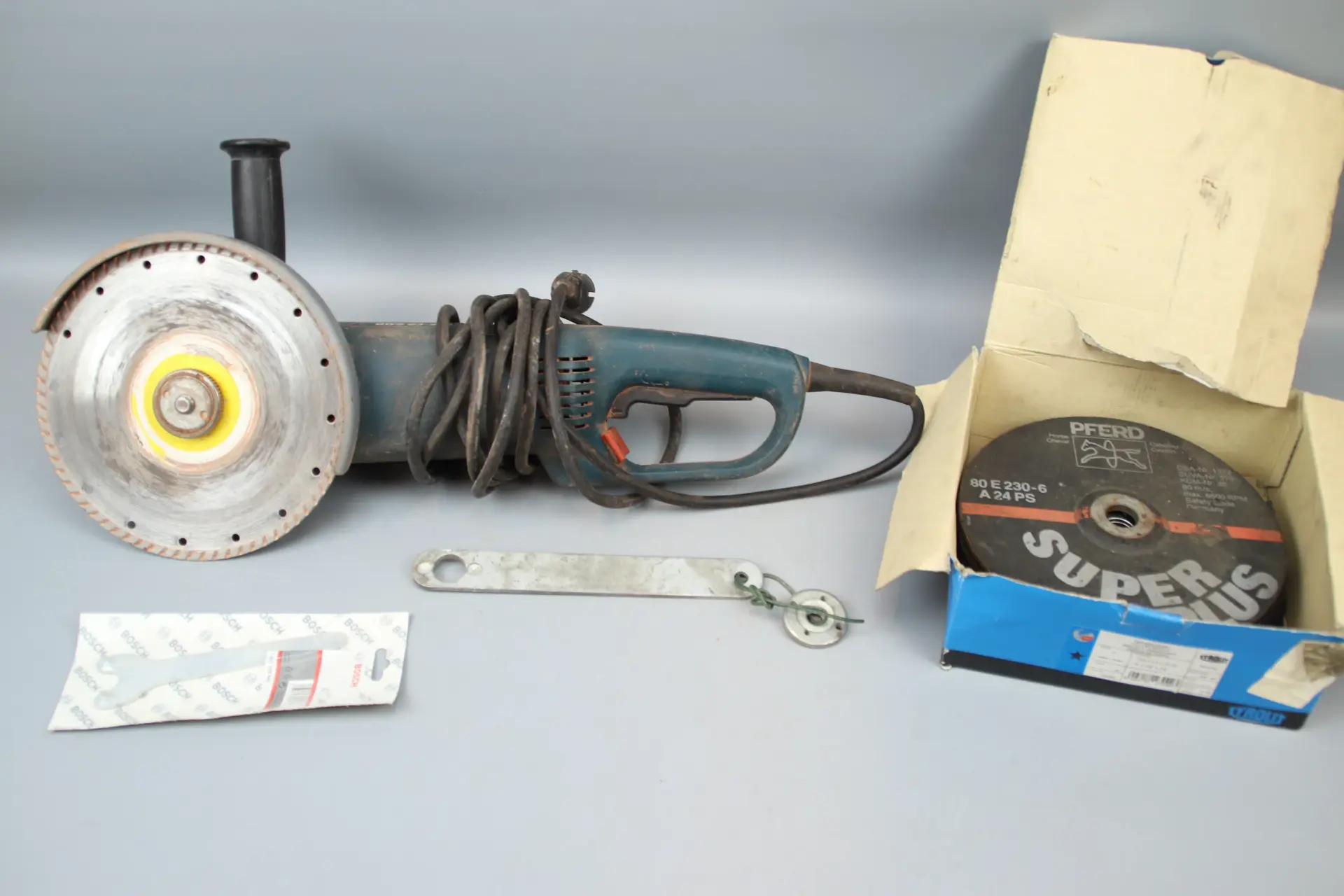 Smerriglia, Bosch GWS 22-230 Professional, 230mm.