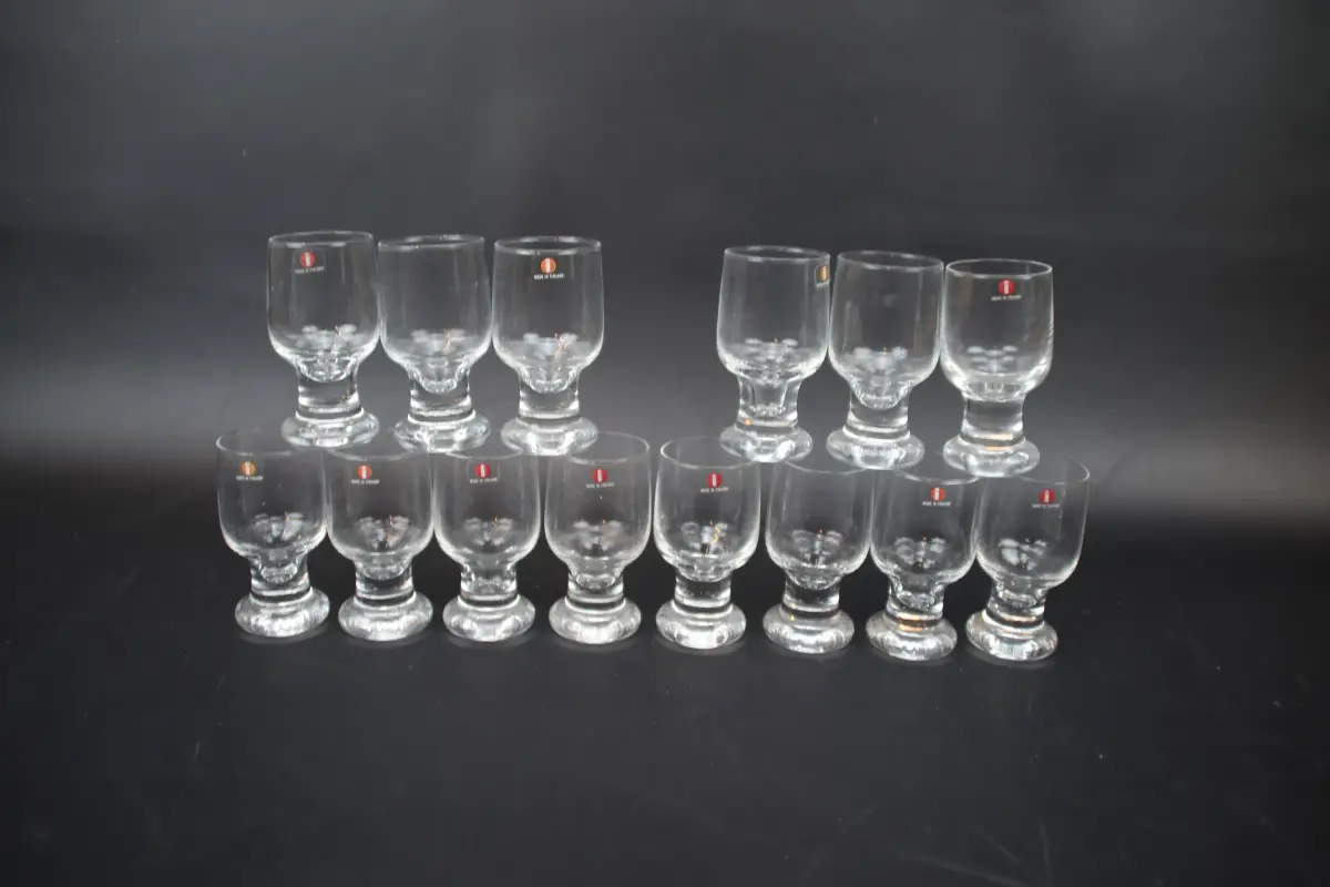 Tapio Wirkkala, un bicchiere da vino fortificato, 14 pezzi, "Joiko", Iittala, Finlandia.