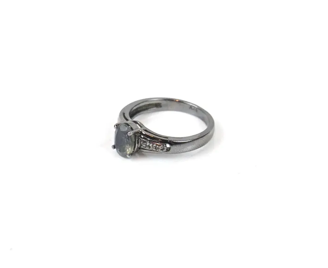 Anello, argento sterling con labradorite e diamanti tagliati alla rosa, contemporaneo.
