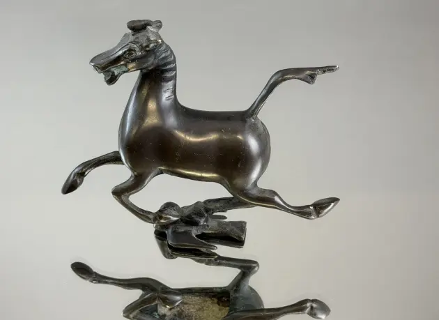 SKULPTUR, brons, kopia efter "Flygande häst från Gansu" Kina