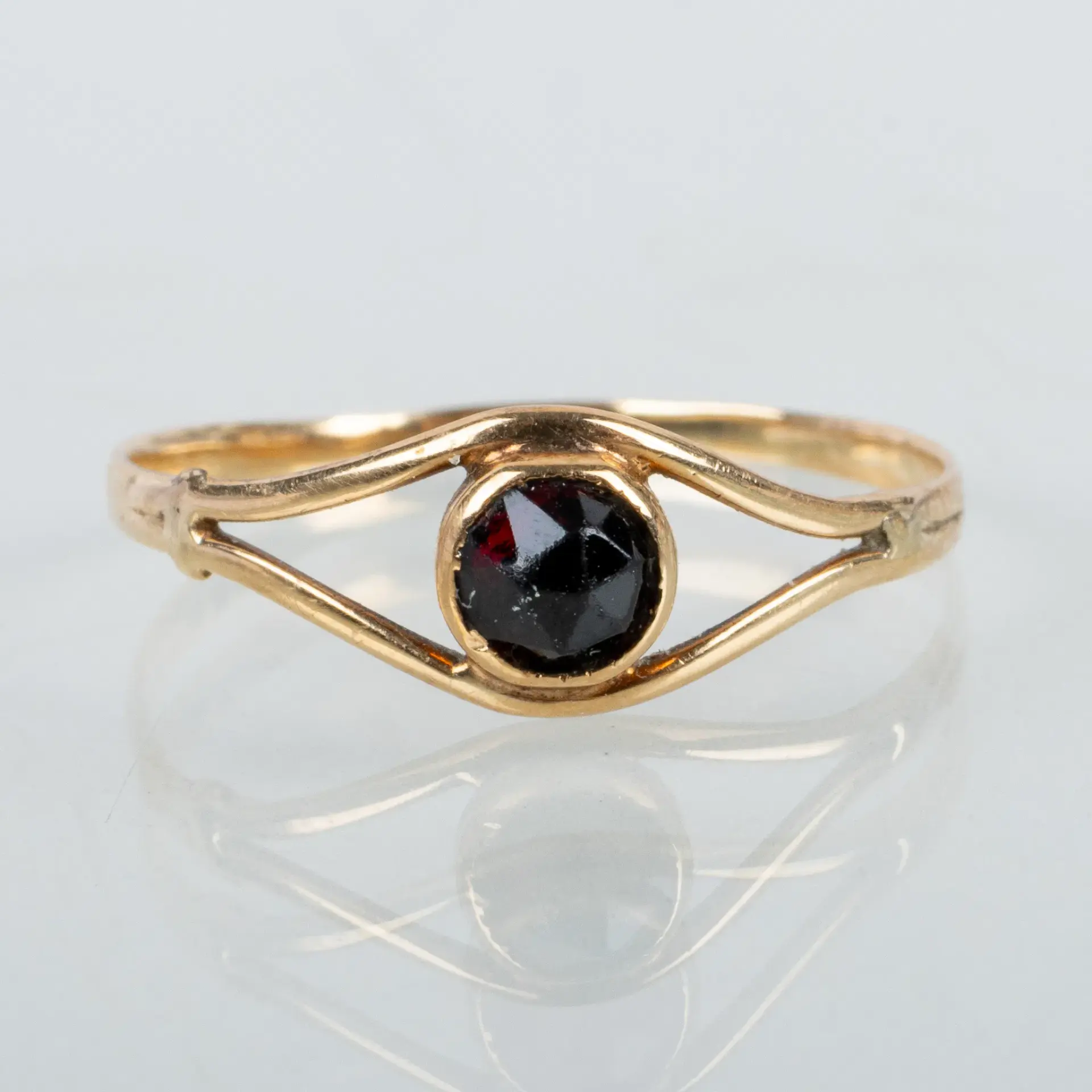 ANELLO, oro 18k, con granato