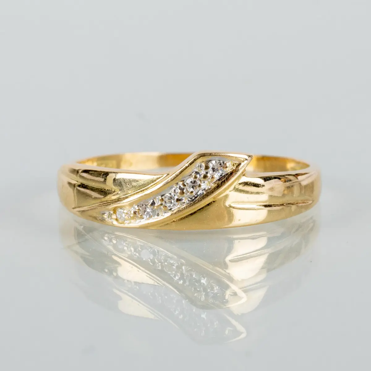 ANELLO, oro 18 carati, con cinque diamanti, 1900/2000