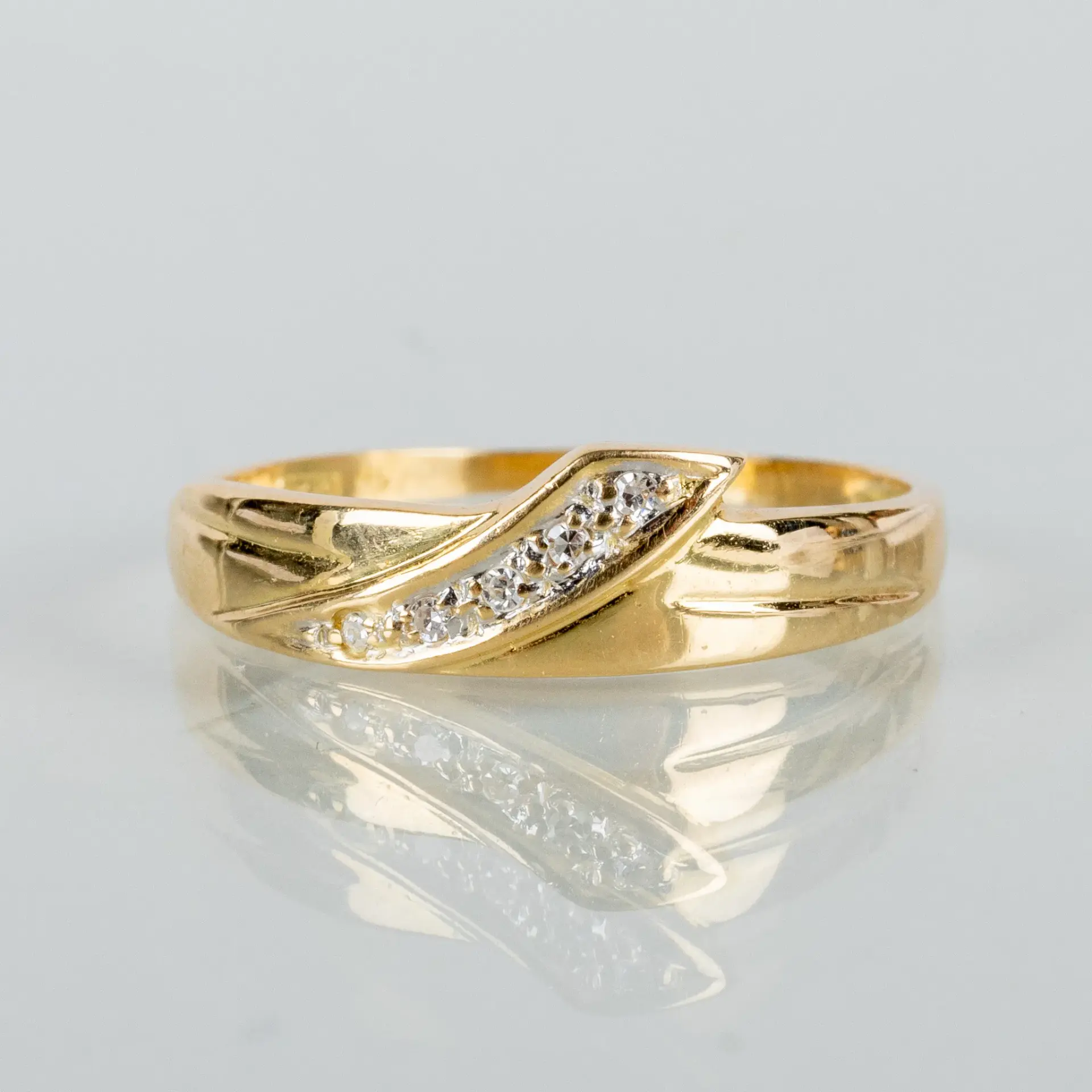 ANELLO, oro 18 carati, con cinque diamanti, 1900/2000