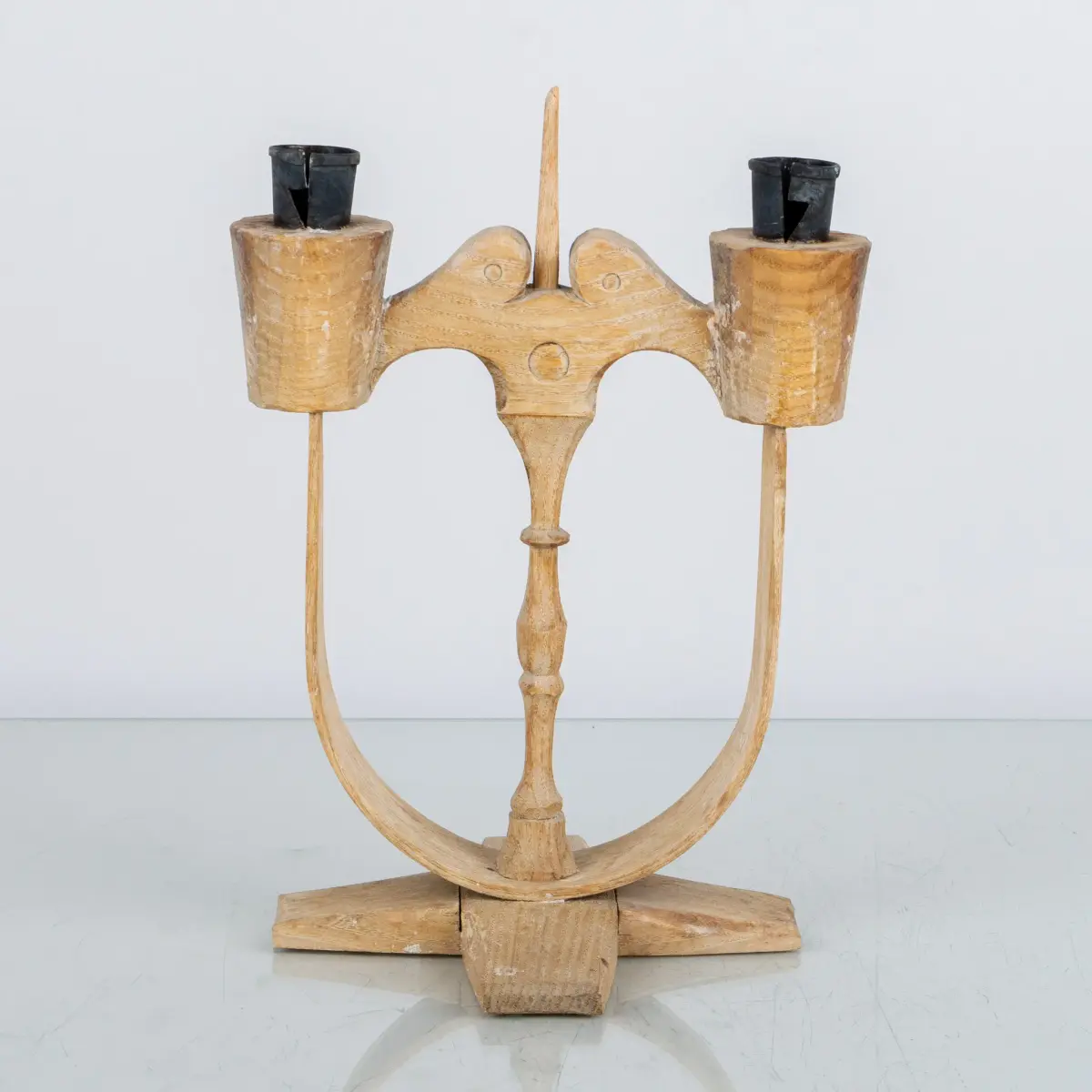MATTS ERIKSSON (Matts i Taserud), candelabro, legno e ferro battuto, Arvika