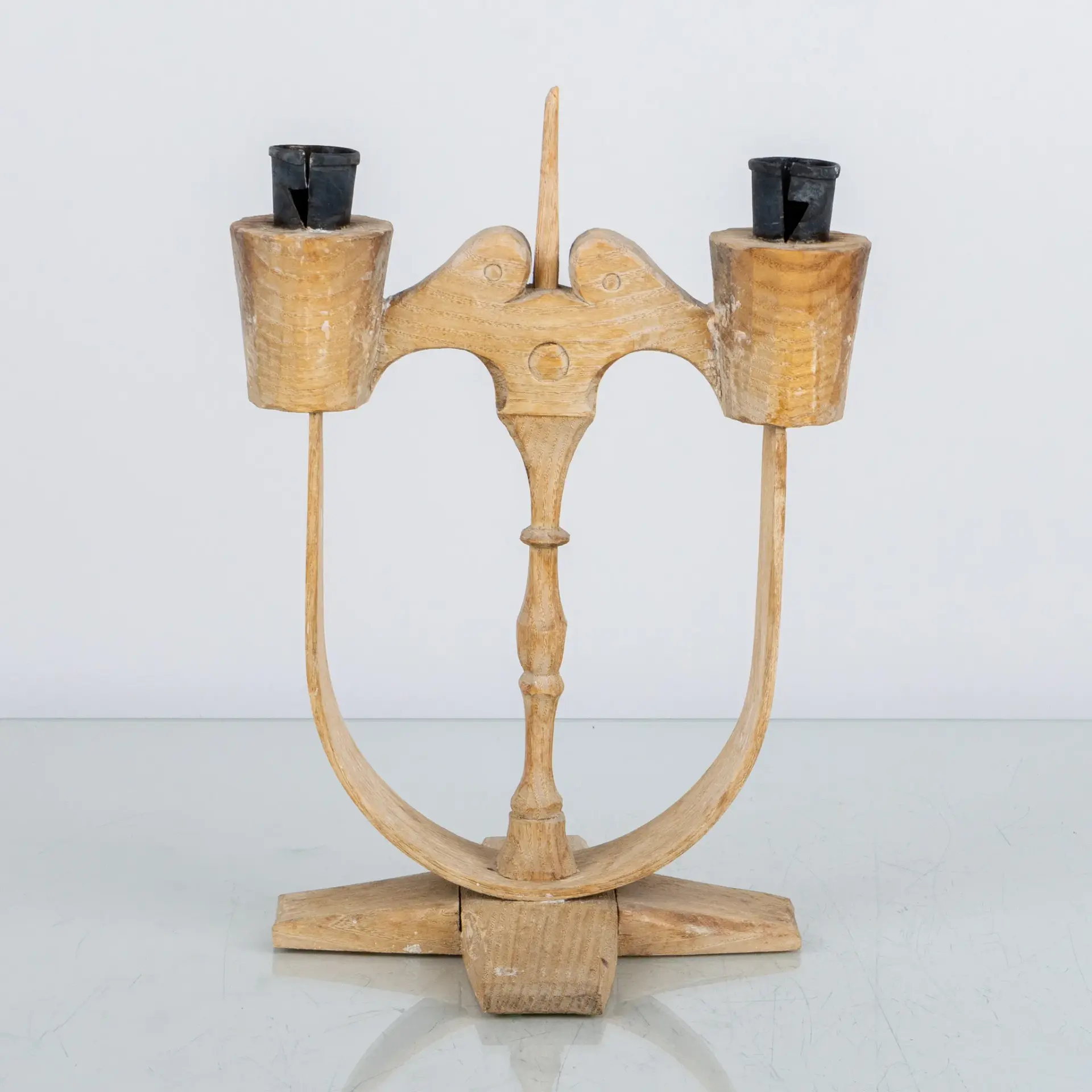 MATTS ERIKSSON (Matts i Taserud), candelabro, legno e ferro battuto, Arvika