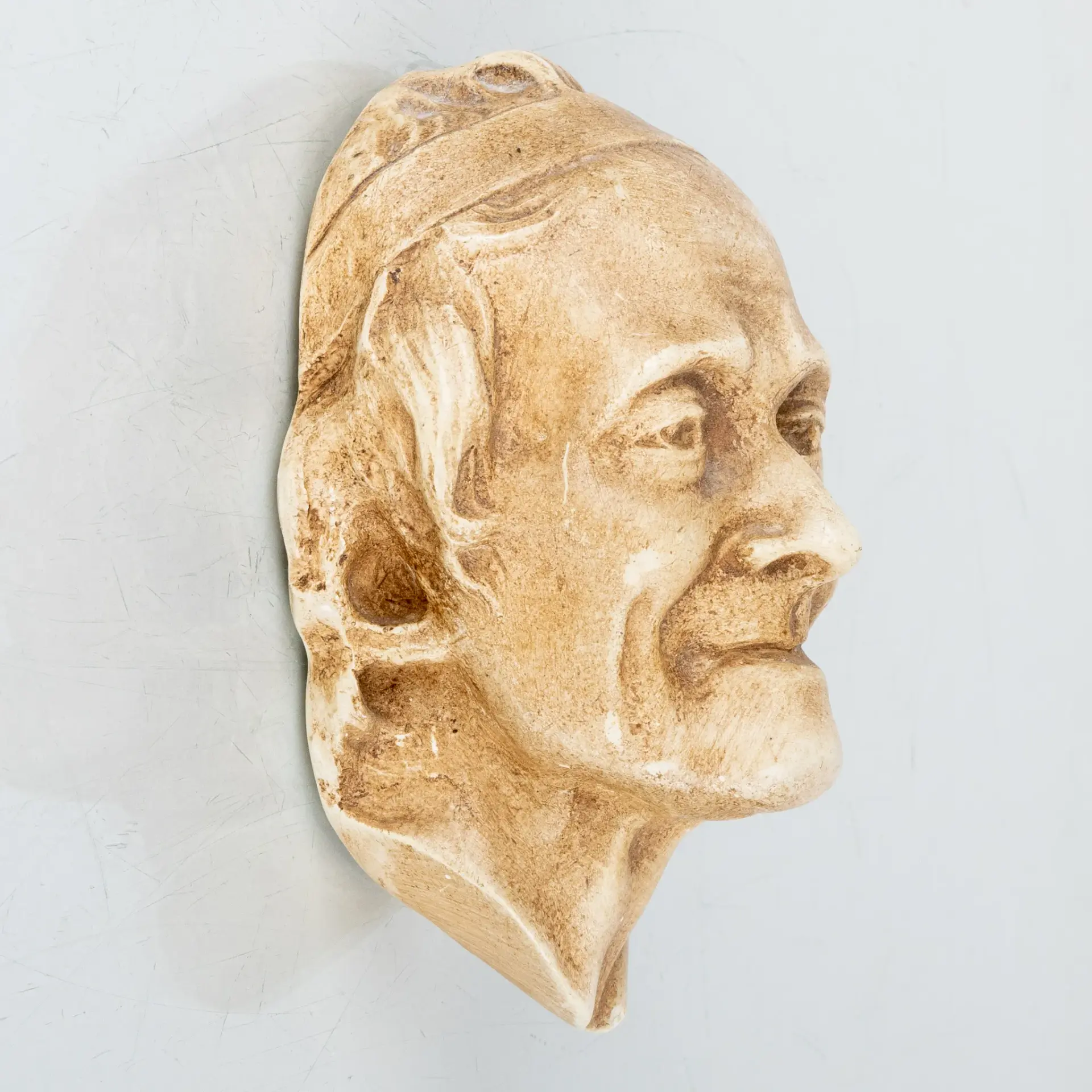 CARIN NILSON, intonaco attribuito, patinato, "Voltaire", anni 1900