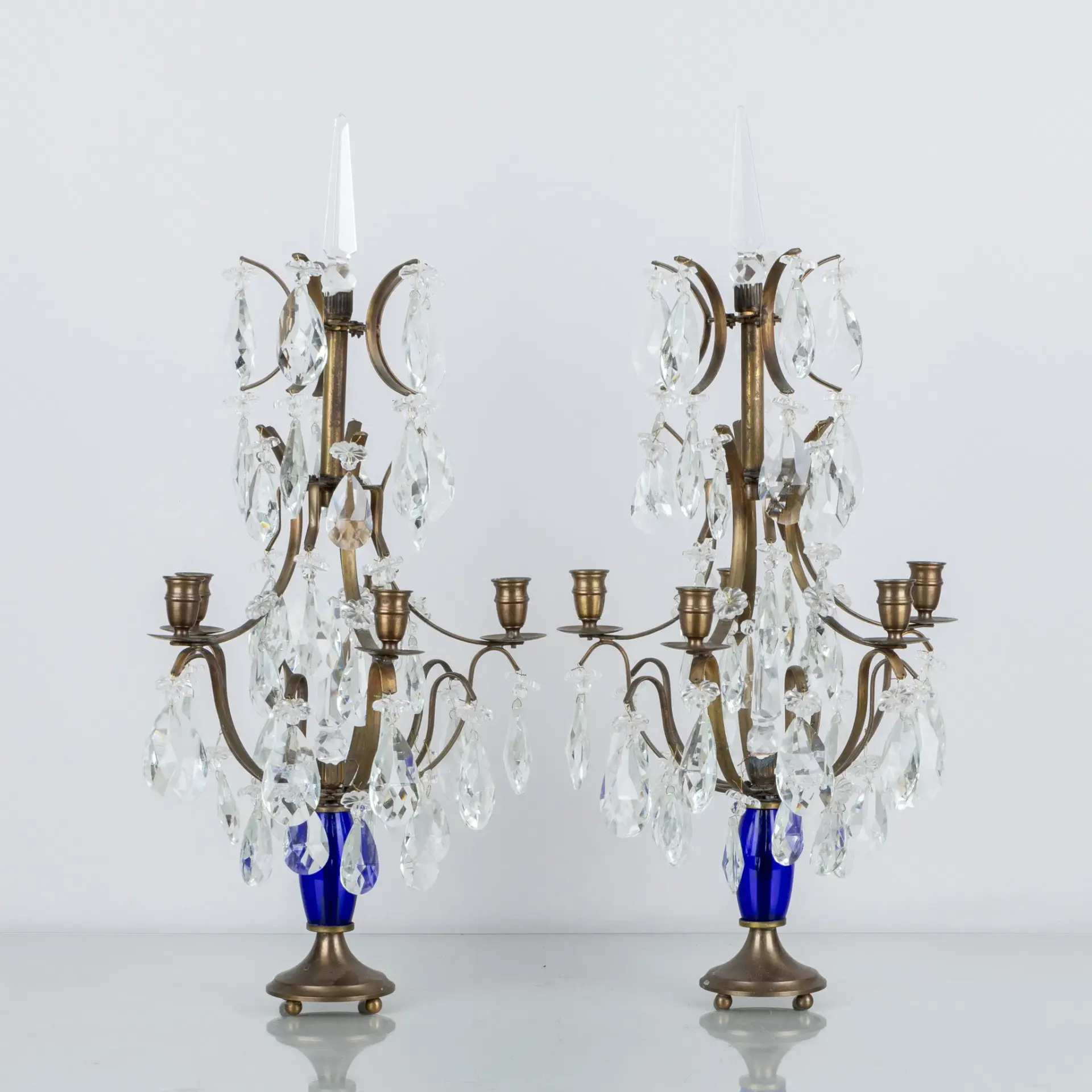 LUSTERS DA TAVOLA, 1 paia, ottone e vetro, anni 1900