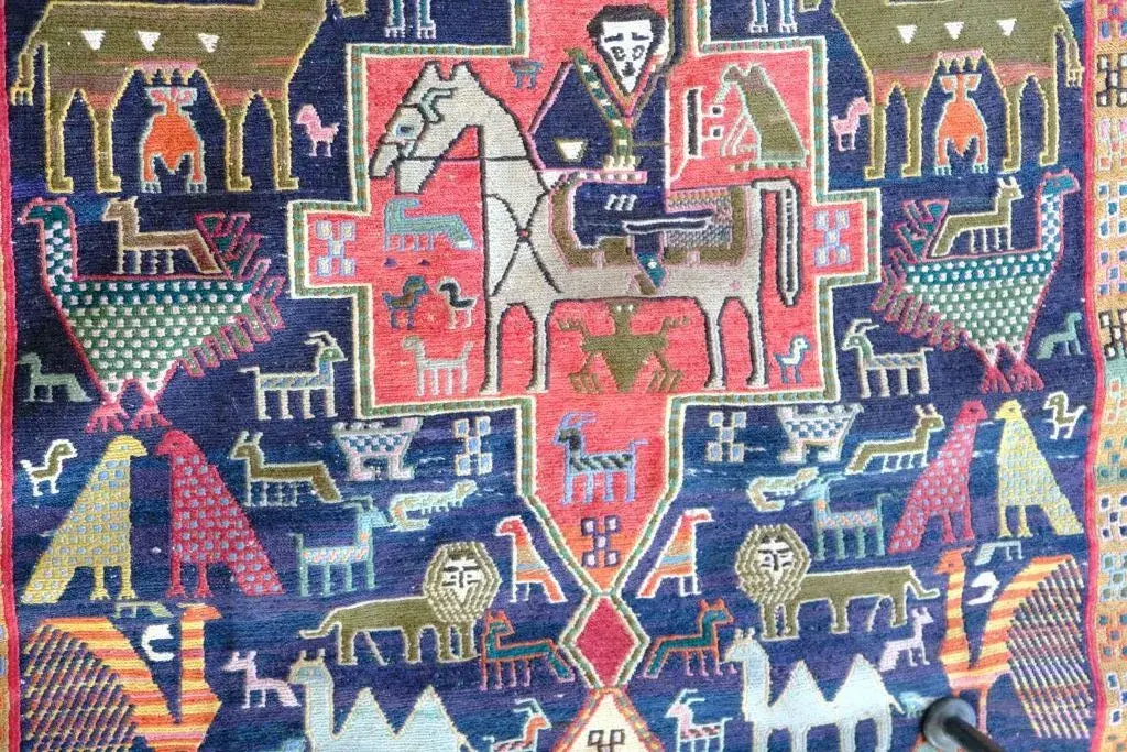 Set of 5 rugs comprising: - Wool rug featuring stylized plant motifs