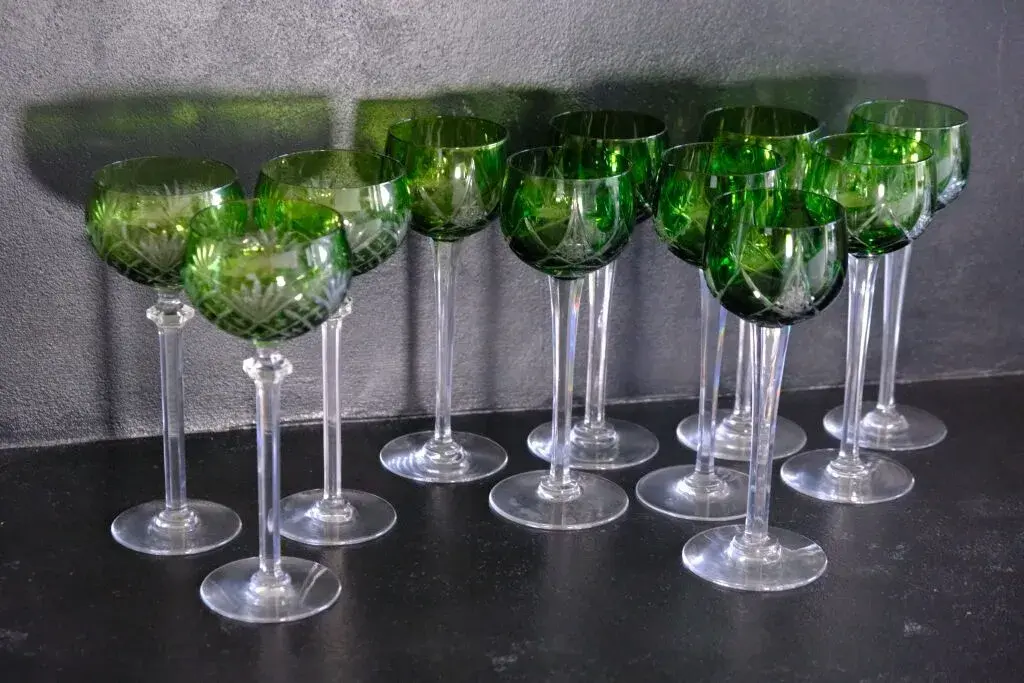 CRISTAL NANCY, France. Set of 8 two-tone cut crystal glasses; the