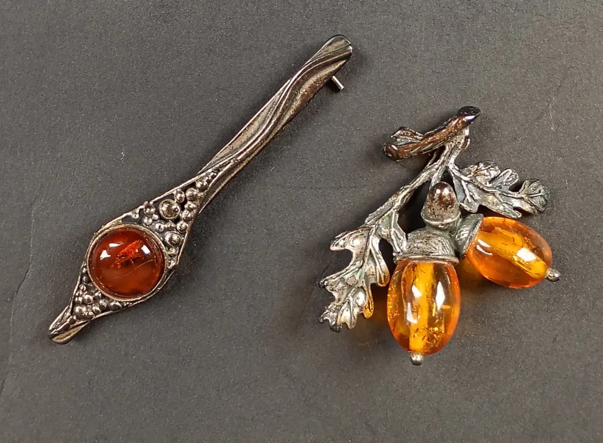 Brosch, Silver med bärnsten, Art Nouveau