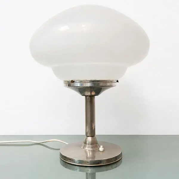 Lampada da tavolo ministeriale con struttura in metallo argentato