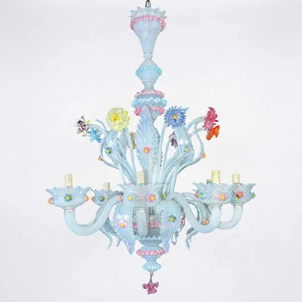 Lampadario in vetro di Murano lattimo con decori floreali policromi