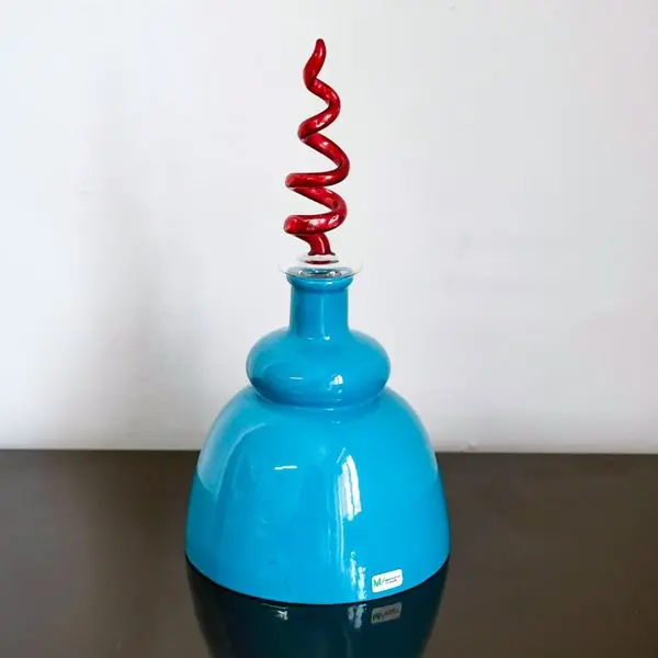 Vaso in porcellana blu con tappo in vetro soffiato di Murano a spirale