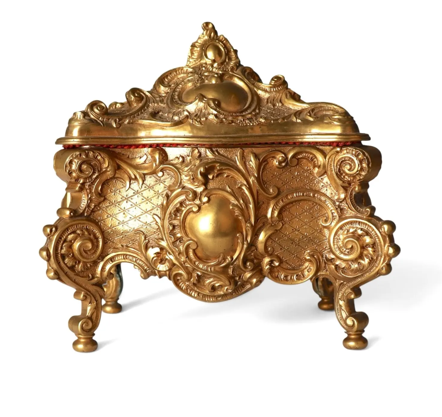 Joyero de estilo neo-rococó en latón dorado, del siglo XX.