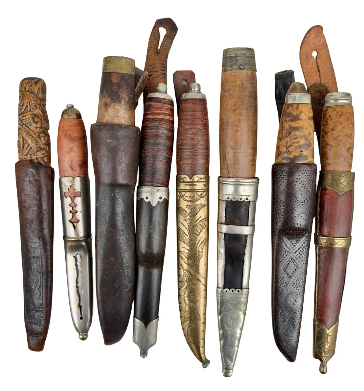 Lot:12 eldre kniver+blad