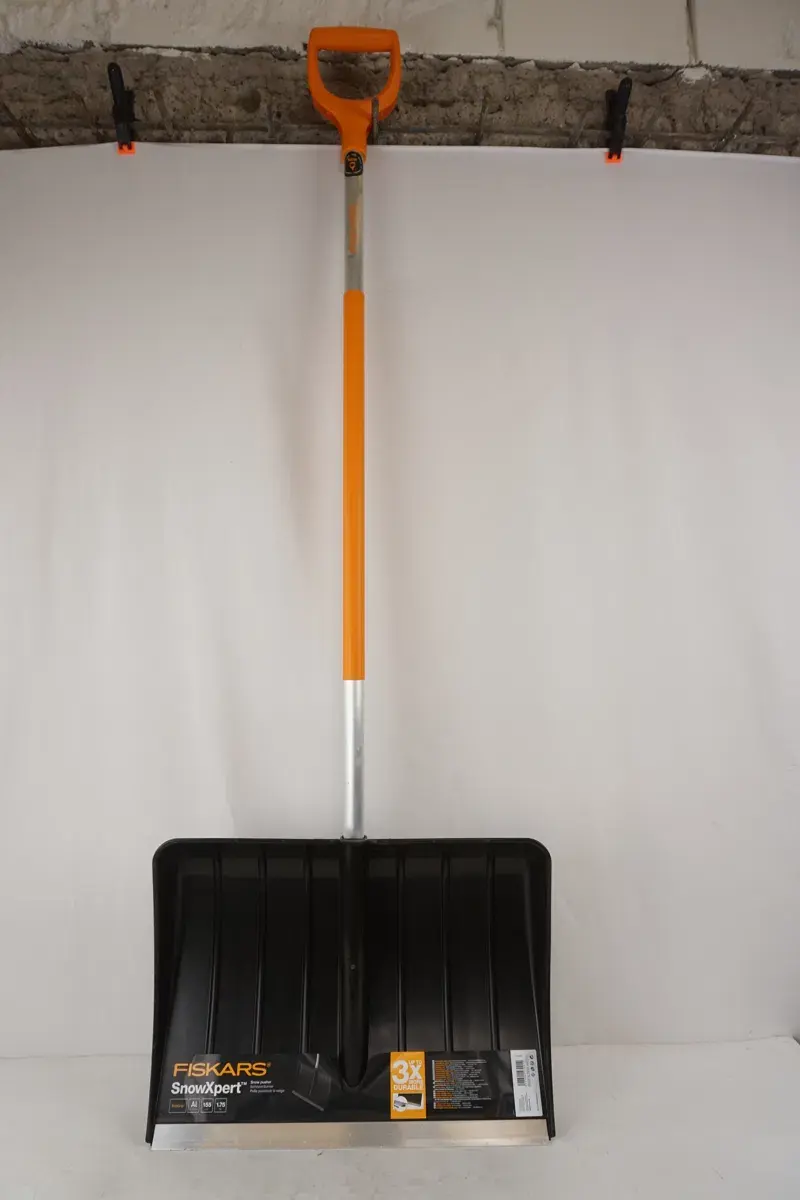 Fiskars SnowXpert Snöspade. B40