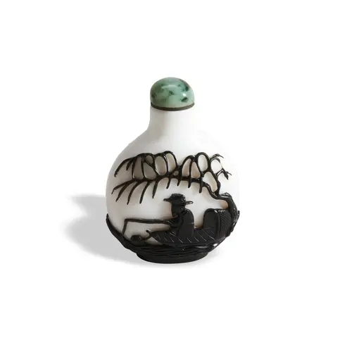 A BLACK-OVERLAY GLASS SNUFF BOTTLE QING DYNASTY, 19TH CENTUR...