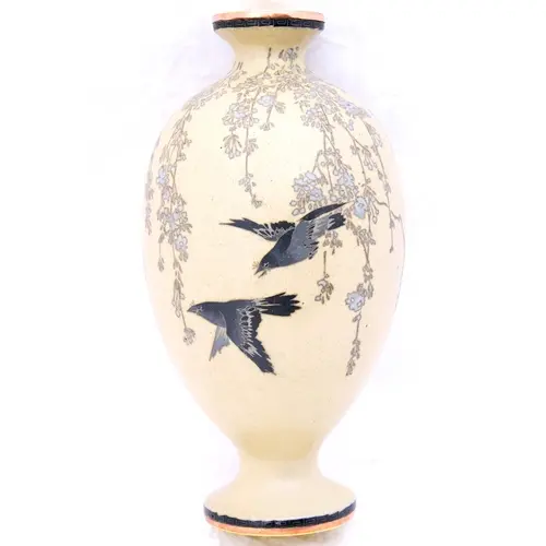 A GOOD JAPANESE CLOISONNÉ VASE MEIJI PERIOD (1868-1912) deco...