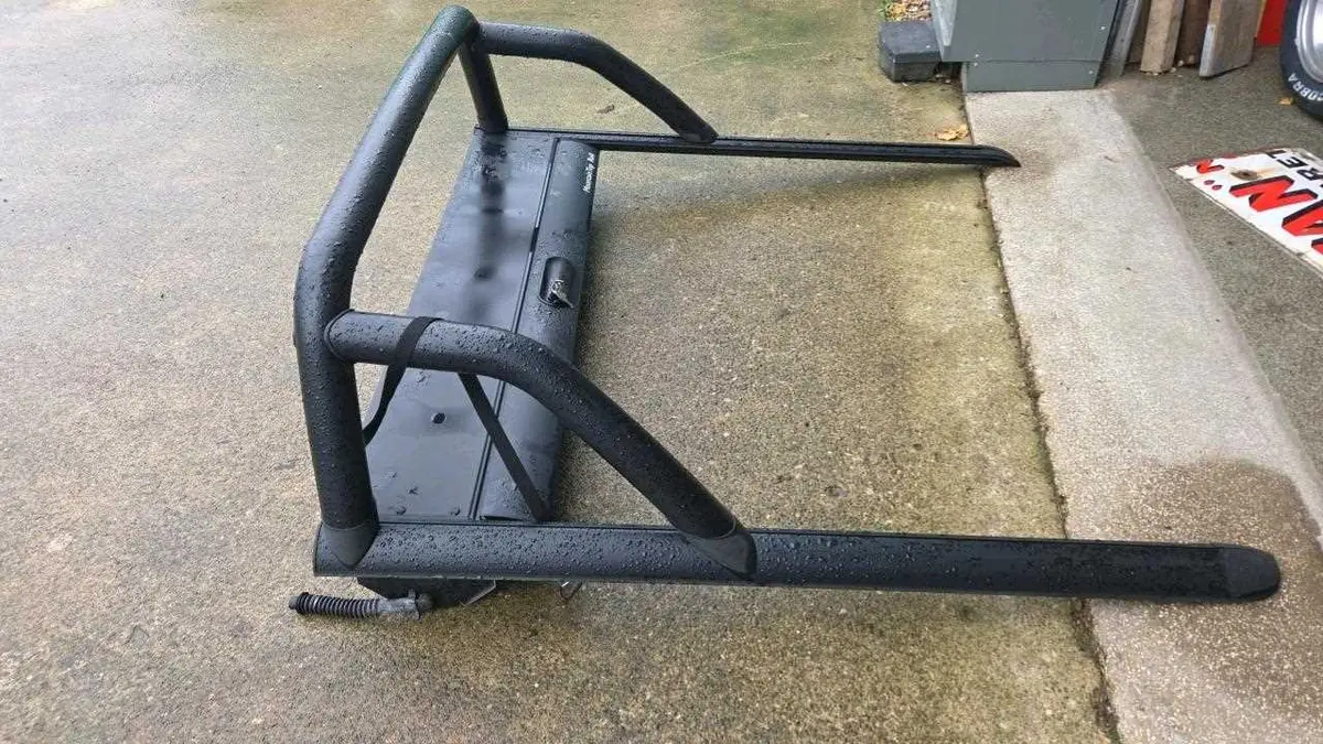 MOUNTAIN TOP, HILUX MK 8/9 , BLACK ROLLER SHUTTER & ROLL BAR SPORTS