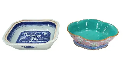 (2) Chinese Qing Dynasty Porcelain Bowls